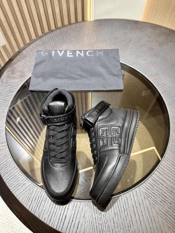 GIVENCHY SNEAKER