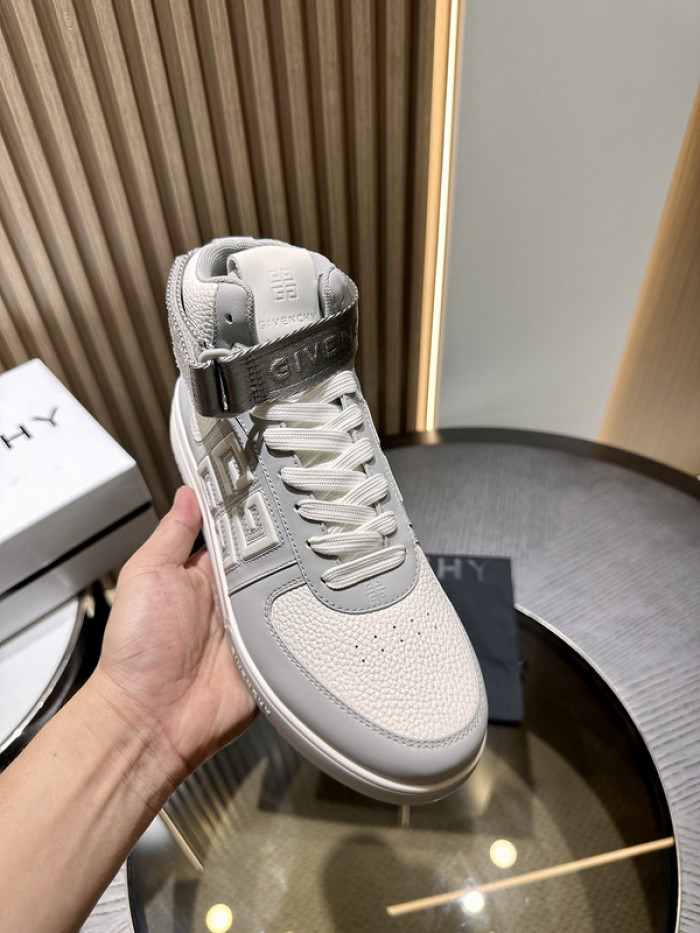 GIVENCHY SNEAKER