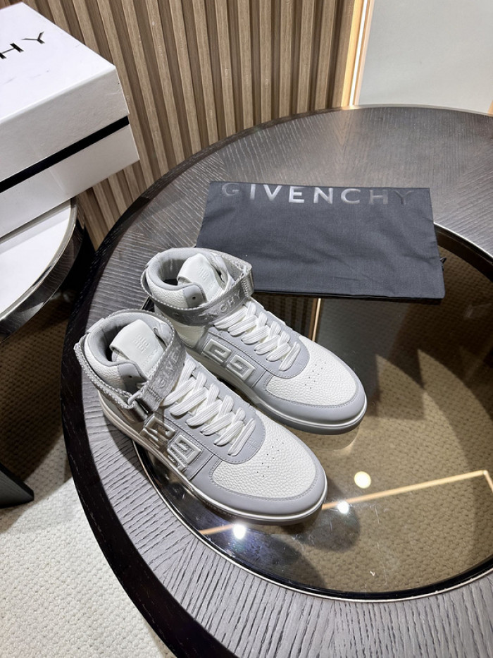GIVENCHY SNEAKER