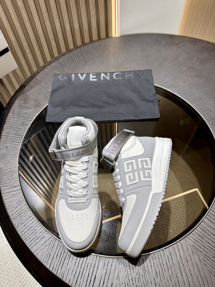 GIVENCHY SNEAKER