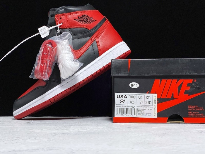 Air Jordan 1 Retro High OG “Banned” 555088-001