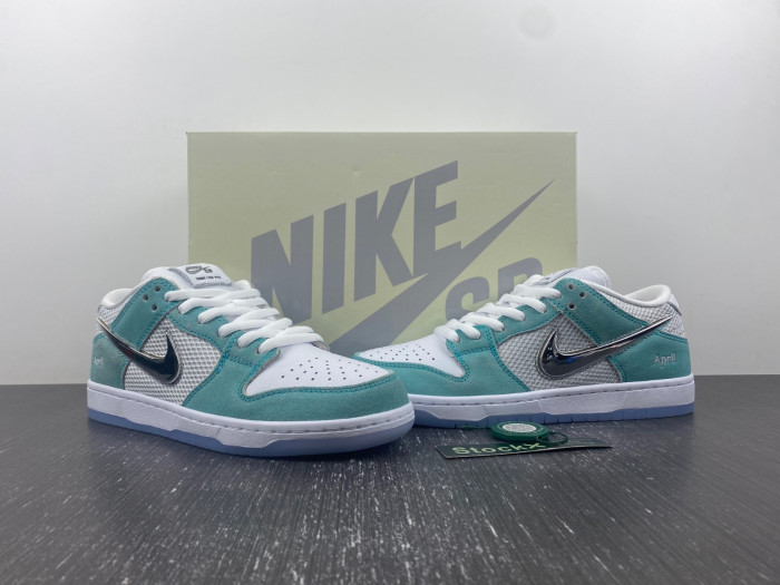 Nike Dunk Low FD2562-400