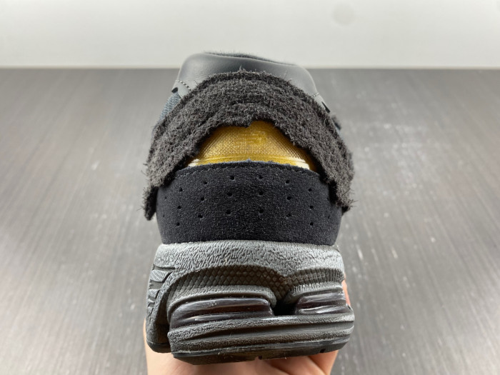 New Balance 2002R M2002RDB