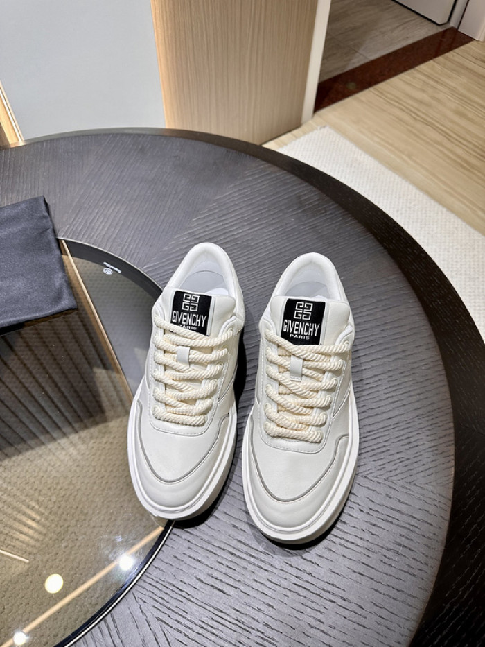 GIVENCHY SNEAKER
