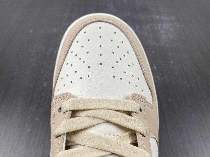 Nike Dunk Low WMNS Gold Swish DX5930-001