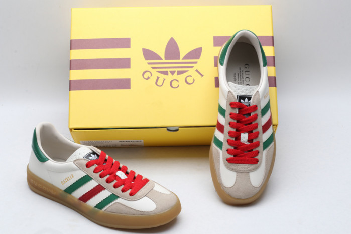 Gv*c* X ADIDA* SNEAKER