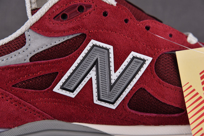New Balance  M990TF3