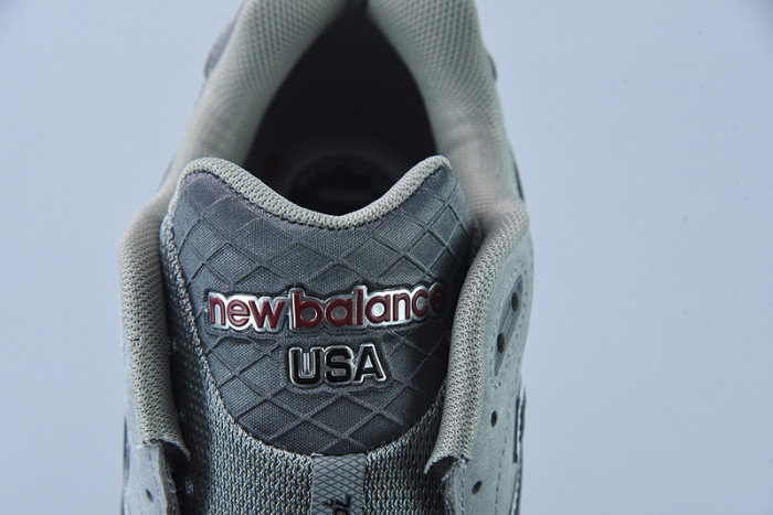 New Balance M990GY3