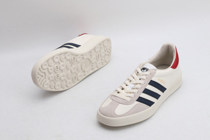 Gv*c* X ADIDA* SNEAKER