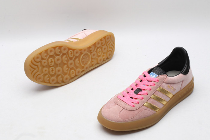 Gv*c* X ADIDA* SNEAKER
