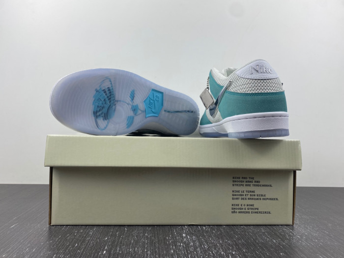 April Skateboards X Dunk Low SB 