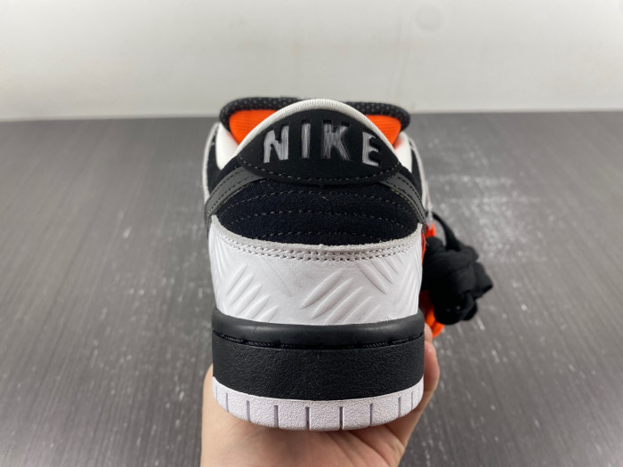 TIGHTBOOTH x Nike SB Dunk Low FD2629-100