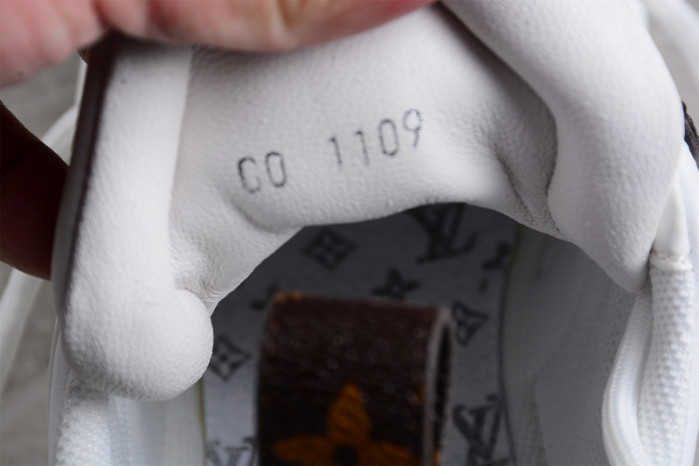 LO1_VTS ARCHLIGHT SNEAKER