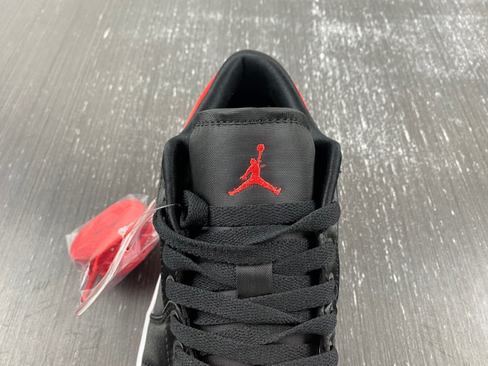 Air Jordan 1 LOW OG WMNS “Satin Bred FD4810-061