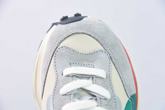 Sacai x VaporWaffle sacai 3.0 DD1875-107