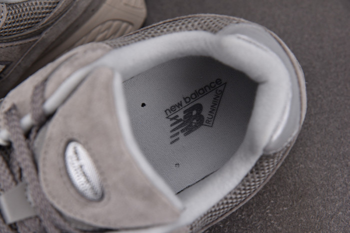 New Balance ML2002RC