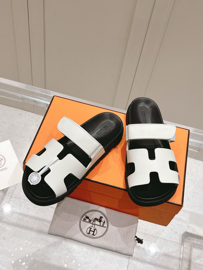 H**me5 SANDALS